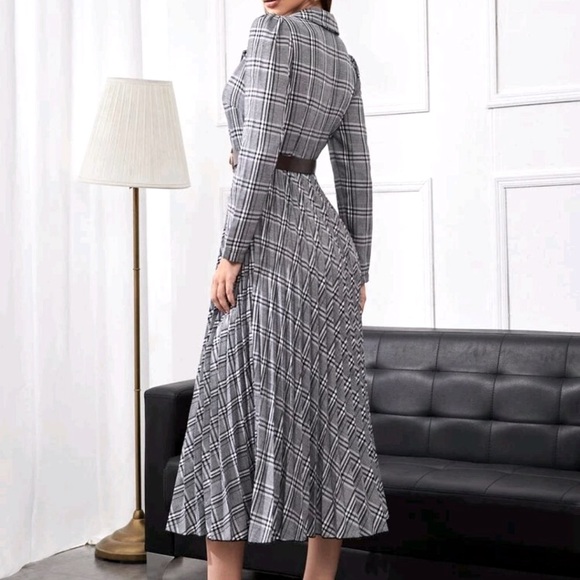 Women's Elegant Pleated Dress XS - Picture 6 of 16